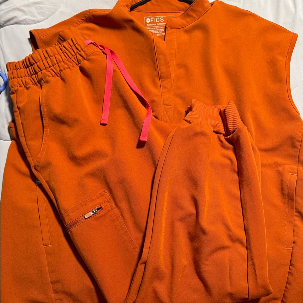 Figs Burnt Orange Scrub Ensemble
